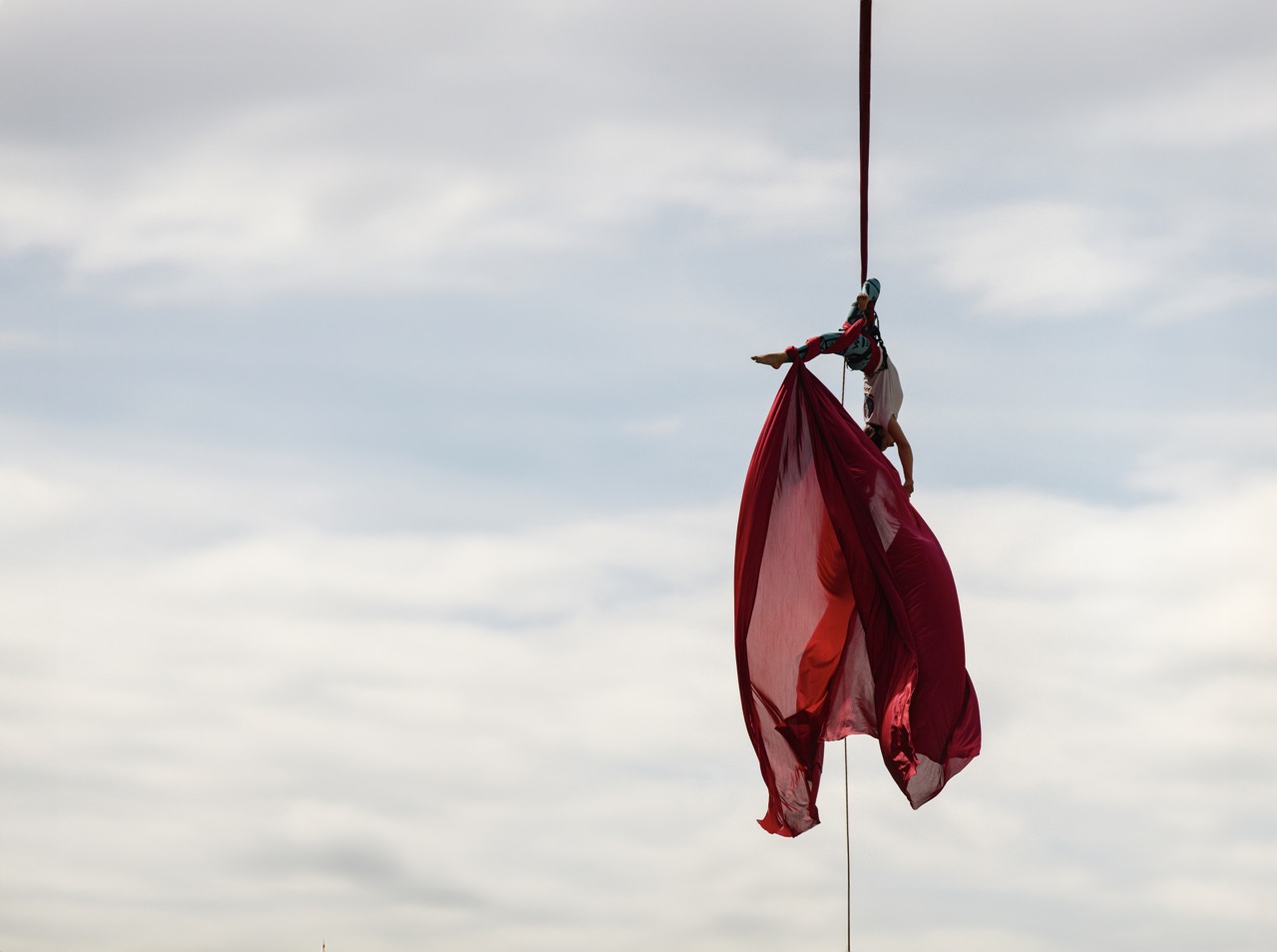 Aerial silks workshop on the fabric